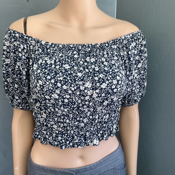 Women’s Off The Shoulder Summer Top Puff Sleeve Smocked Crop Top Size Small - Picture 1 of 4